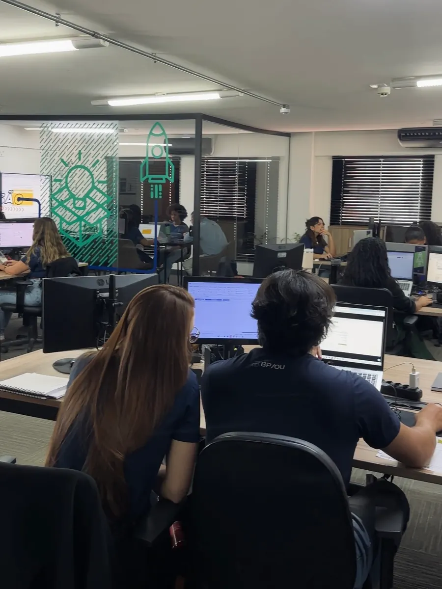 Equipe BPYOU operando o financeiro dos clientes